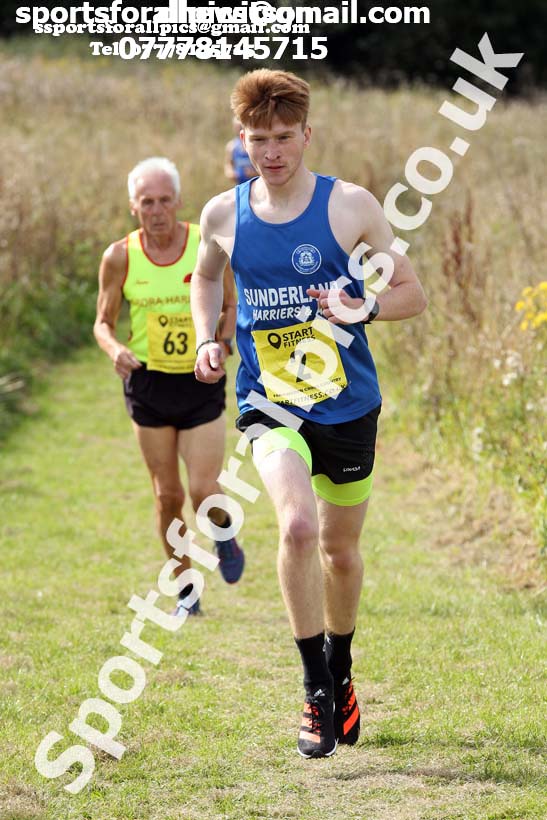 Senior mens relay 2019 Sunderland Harriers Open Cross Country. Photo:  David T. Hewitson/Sports for All Pics